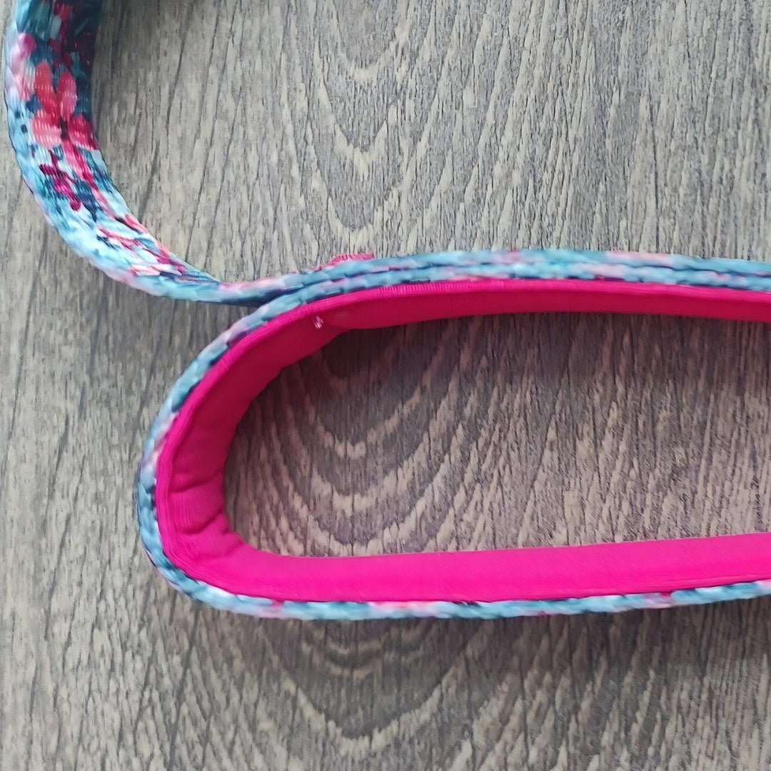 Padded handle on pink & blue dog lead